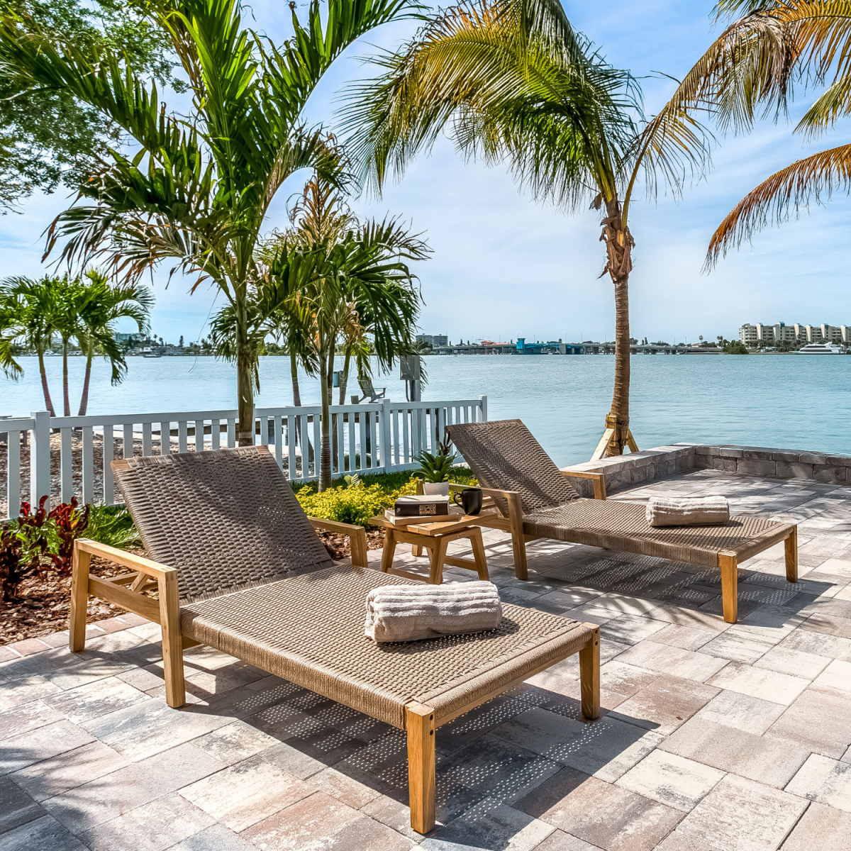 Loungers & Deck Chairs