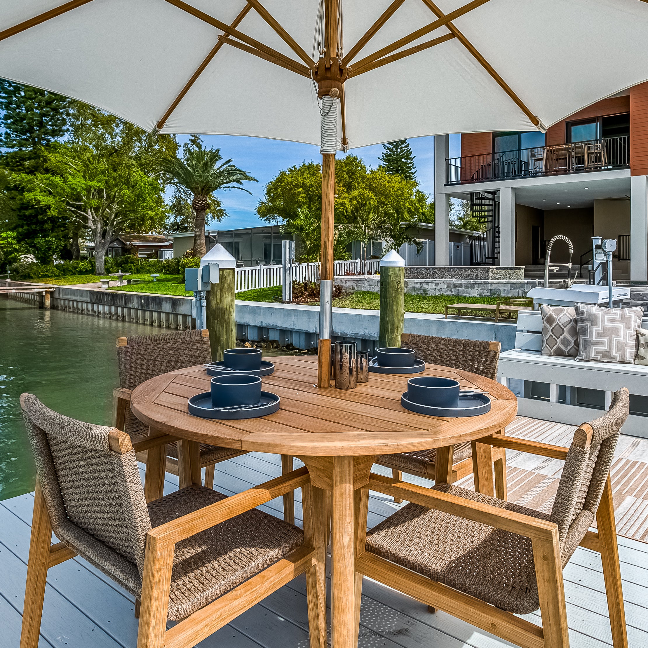 Teak Outdoor Table Set (Img 1)